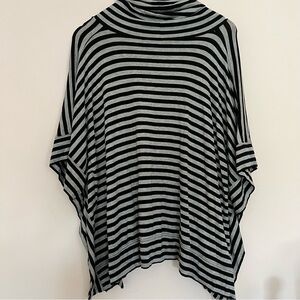 Black and gray Panchos style top Andrea Jovine 

Small